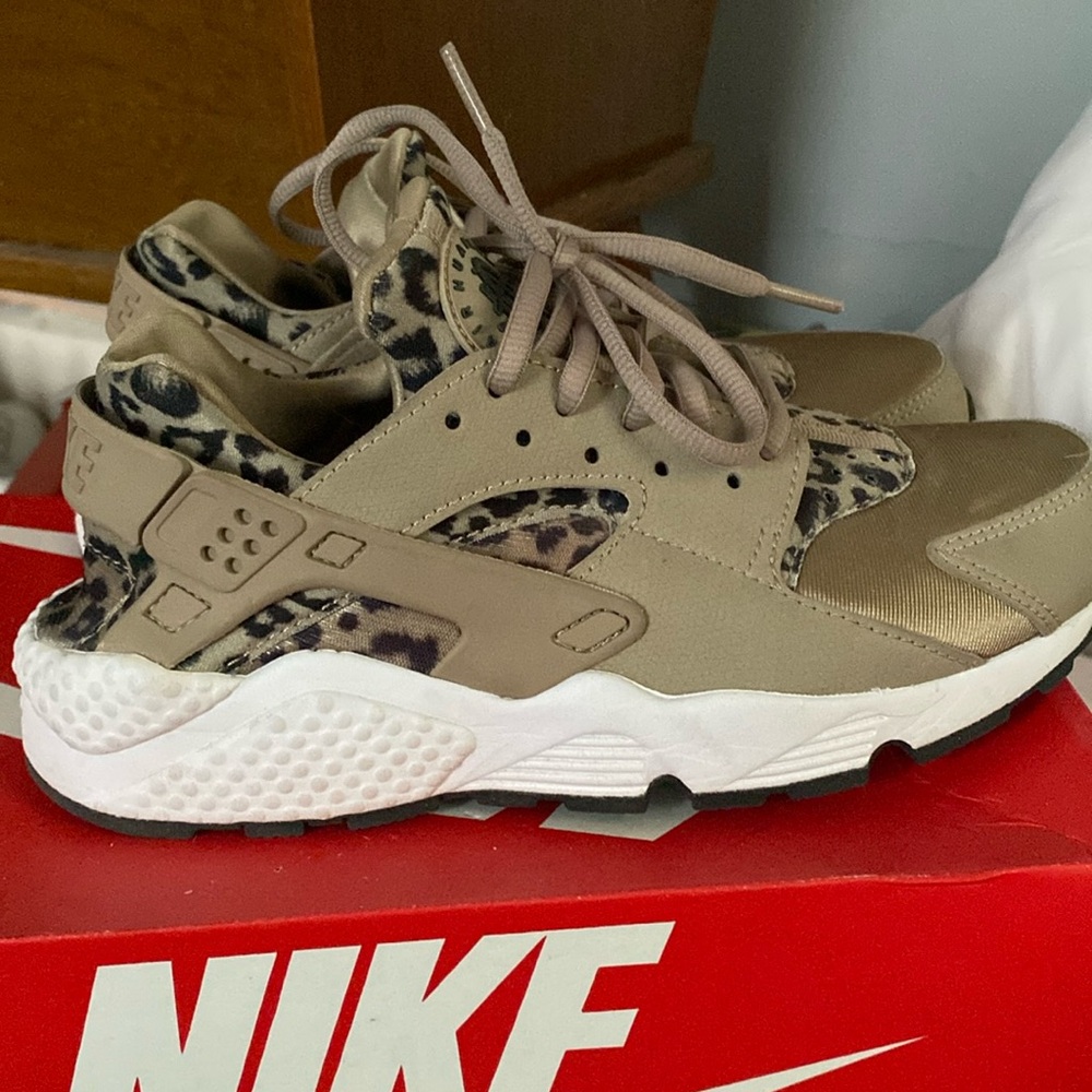 Nike huarache running shoes